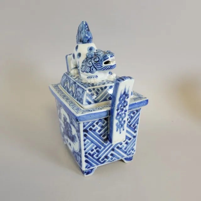 1980s Chinese Blue and White Porcelain Ding-Form Censer With Foo Dog Finial, Circa 1970s For Sale - Image 5 of 12