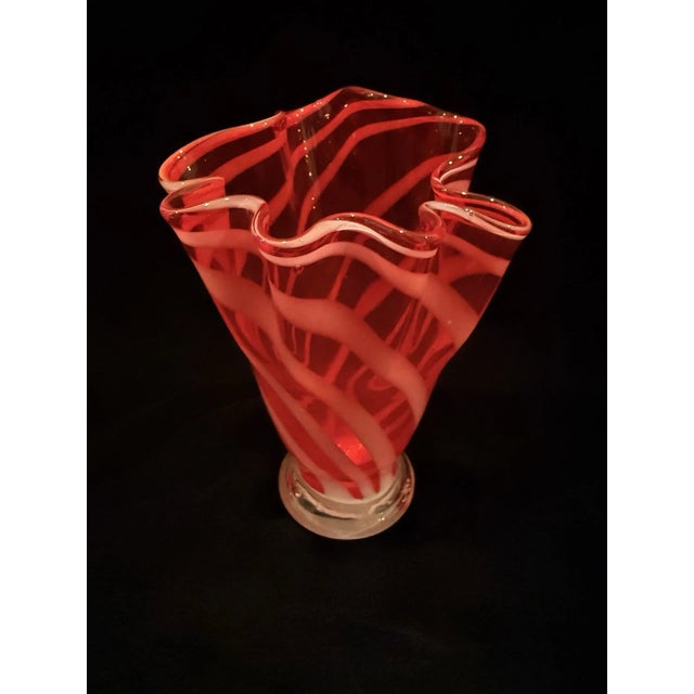 Vintage MCM Murano Style Hand Blown Swirl Ruffle Rim Art Glass Vase For Sale In Houston - Image 6 of 6