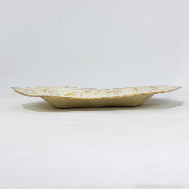 Vintage Hand Painted Tole Tray Cream With Dog and Sunflower Motif Scalloped Serving Tray For Sale In New York - Image 6 of 13