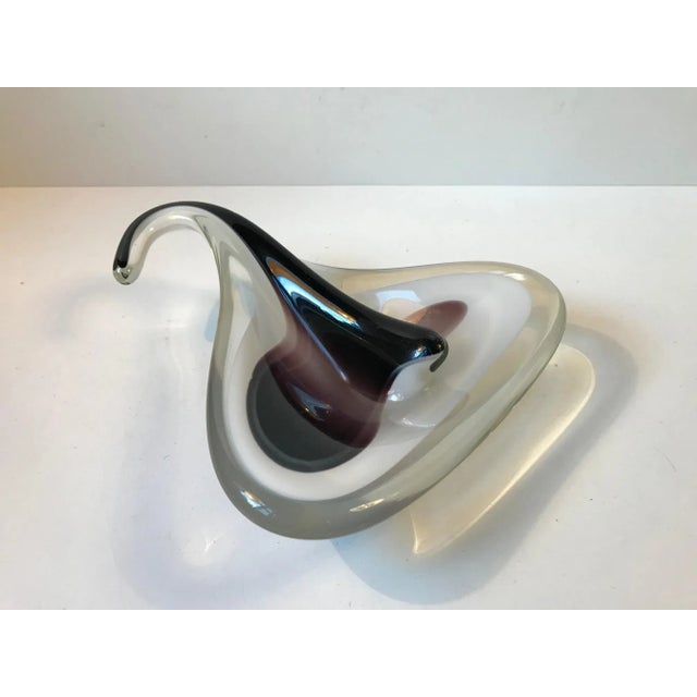 Black Modernist Manta Ray Glass Bowl by Paul Kedelv for Flygfors, 1955 For Sale - Image 8 of 8