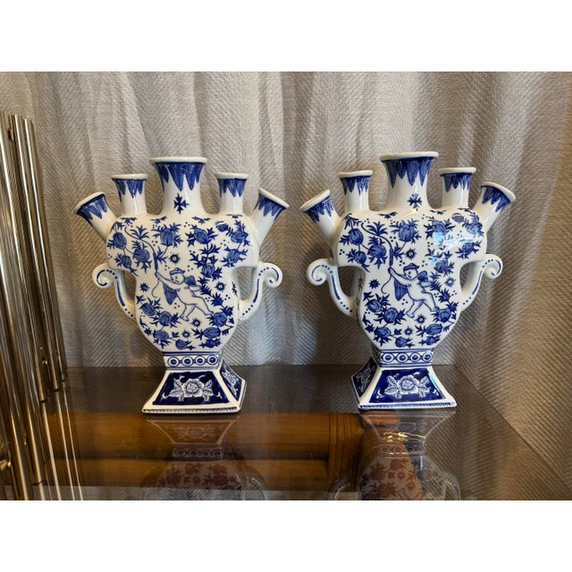 Vintage Chinoiserie blue and white Export porcelain hand painted with floral and cherub motif flower vase/Tulipiere.