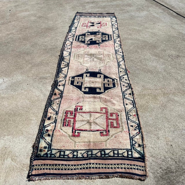 Pink 1940s Vintage Turkish Handknotted Herki Runner Rug For Sale - Image 8 of 8