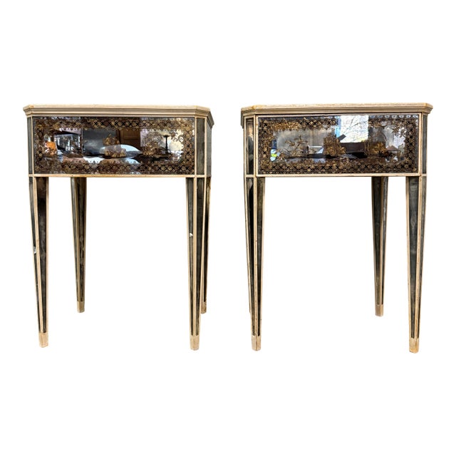 Pair of Églomisé Mirrored Chinoiserie Nightstands, Reverse-Painted One-Drawer For Sale