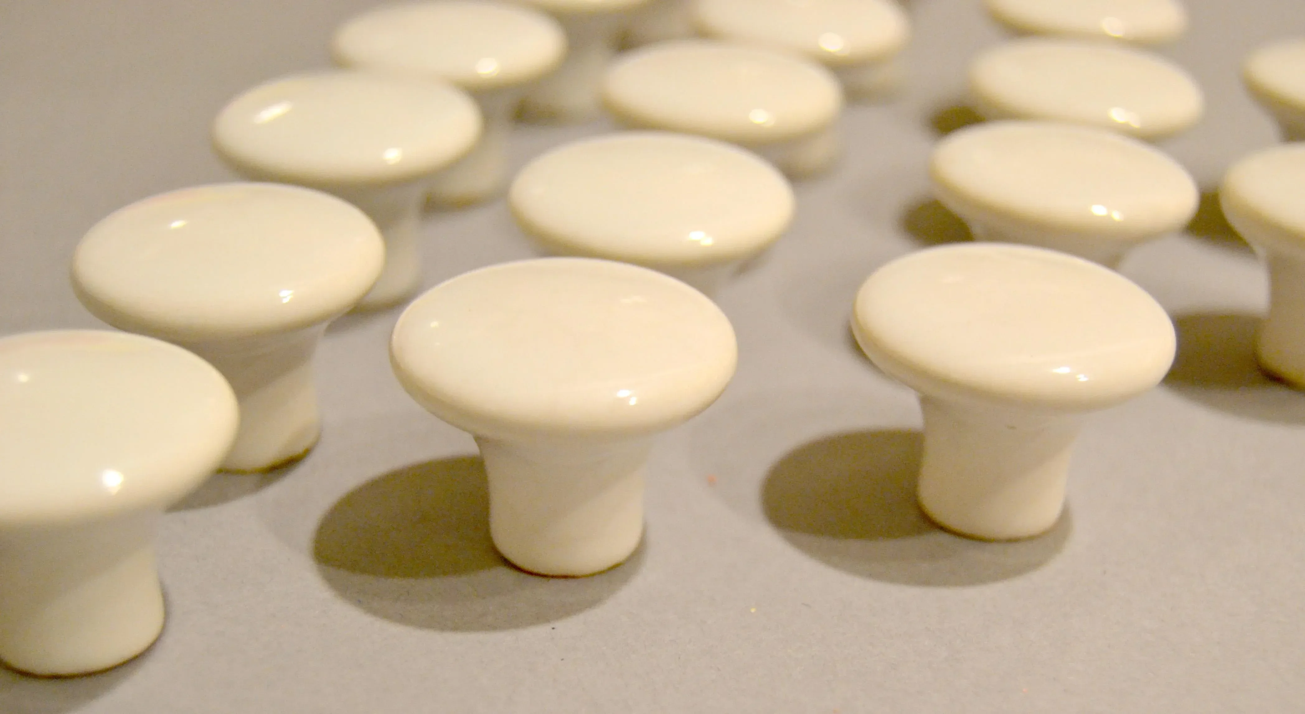 vintage dresser knobs Suiwotin 6pcs White Ceramic Drawer Knobs, Vintage Dresser Knobs with Antique  Bronze Point & Base, Decorative Pull Handles for Closet, Cupboard (Small)