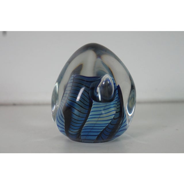 1998 Robert Eickholt Studio Abstract Blue Stripe Art Glass Paper Weight For Sale - Image 10 of 13