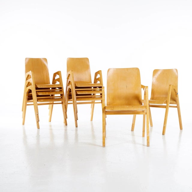 - Set of 8 stackable armchairs - Frame in solid birch - Seat and back in layer-molded birch veneer This piece has an...