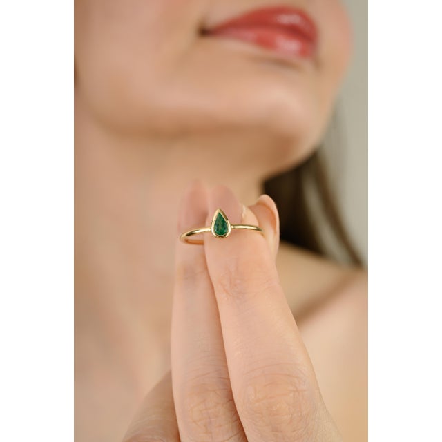 Roman Style Thick Bezel Set Pear Emerald Ring by Vr Jewels in 14k Gold Size 6.5 For Sale - Image 4 of 12