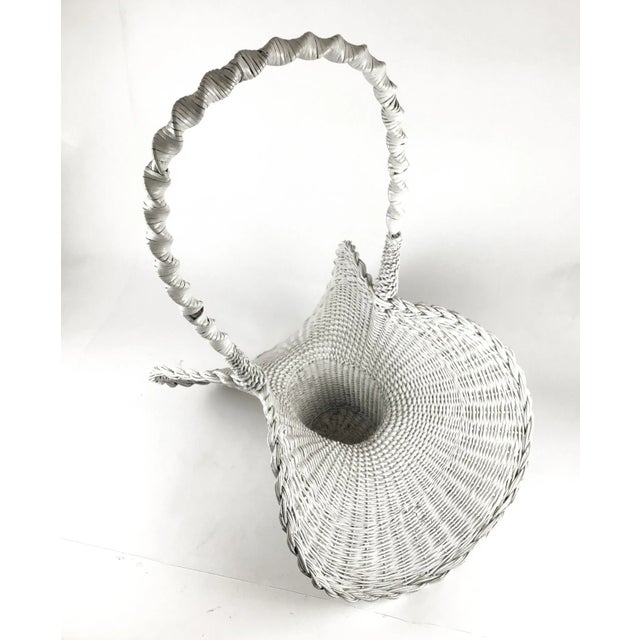 1900 - 1909 Antique White Wicker Victorian Hand Woven Artisan Butterfly Basket For Sale - Image 5 of 13