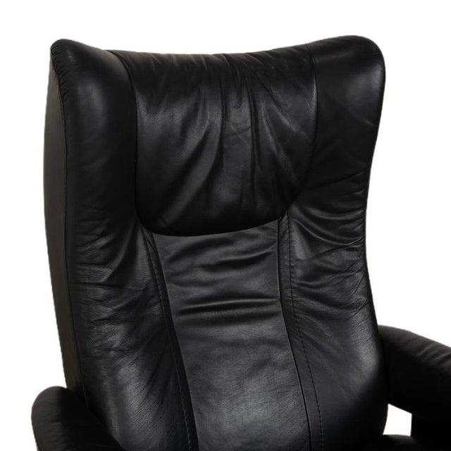 Animal Skin Set of Wing Leather Chair with Ottoman from Stressless For Sale - Image 7 of 18