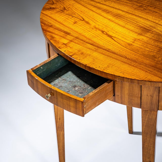 Biedermeier Salon Table in Cherrywood, Southern Germany, 1820 For Sale - Image 6 of 7
