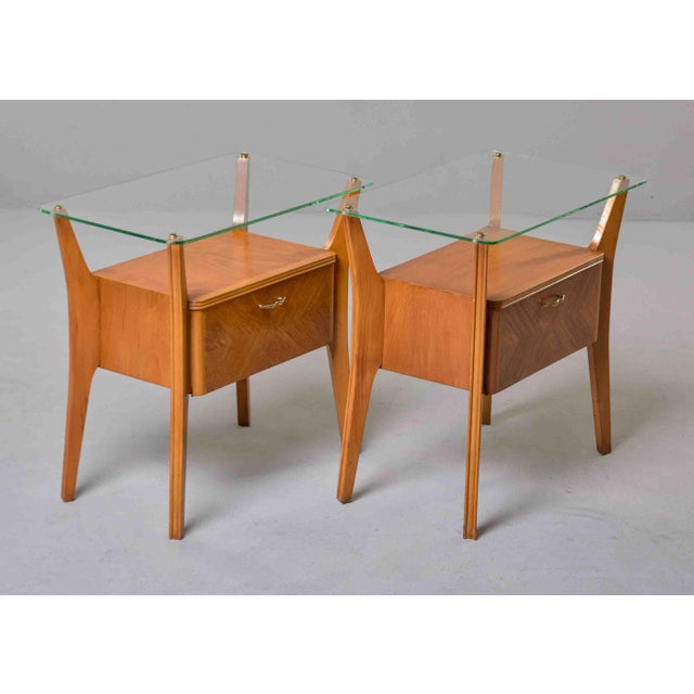 Pair of Italian Mid-Century Blonde Walnut Bedside Tables With Elevated Glass Tops For Sale - Image 10 of 12