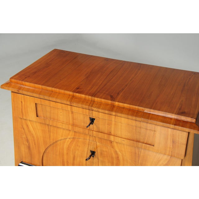 Antique Biedermeier Chest of Drawers in Cherry, 1825 For Sale - Image 3 of 10