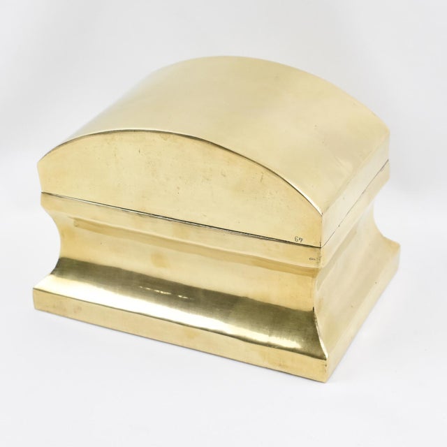 Mid-Century Modern Modernist Brass Urn, Box or Tea Caddy, circa 1960 For Sale - Image 3 of 9