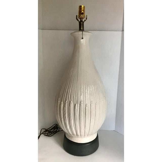 Ceramic Mid-Century Organic Modern White Ceramic Pottery Crackle Glaze Lamp For Sale - Image 7 of 7