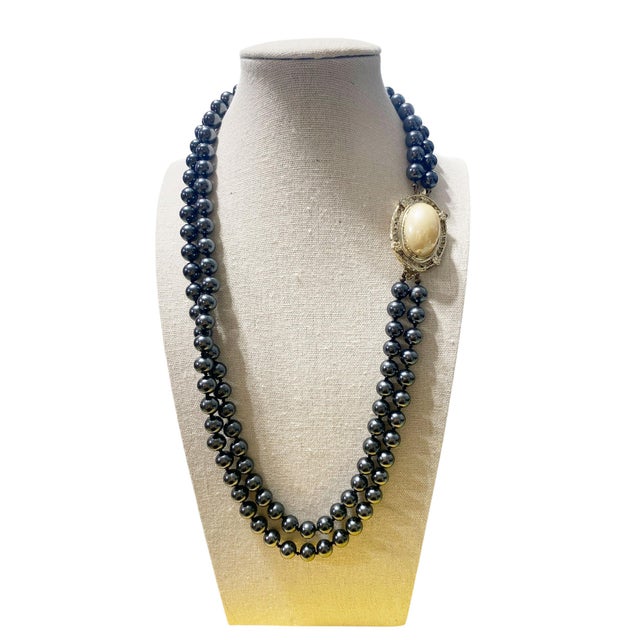 Long Vintage Two Strand Faux Black Pearls With Beige Focal Necklace For Sale In New York - Image 6 of 8