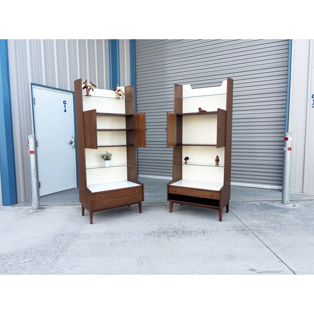 Mid-Century Modern 1960s Pair of Mid Century Walnut Bookcase by Kipp Stewart for Glenn of California For Sale - Image 3 of 17