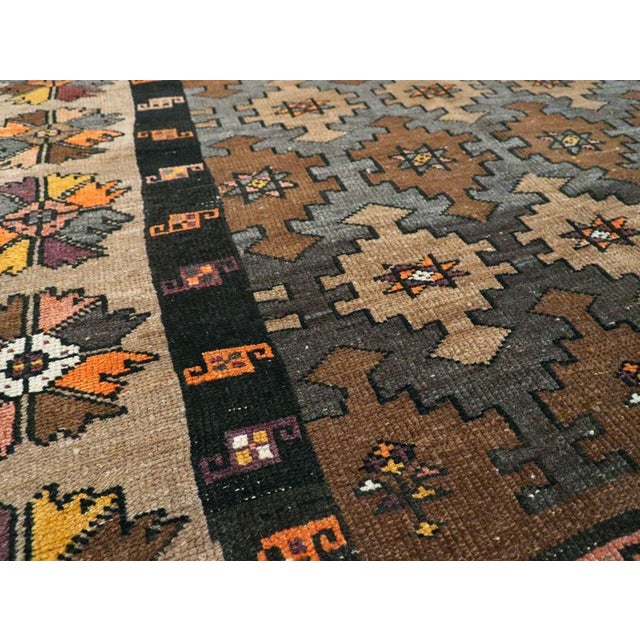Galerie Shabab Collection Mid-20th Century Handmade Turkish Anatolian Gallery Rug For Sale In New York - Image 6 of 10