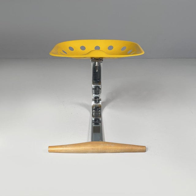 Italian mid-century modern stool Mezzadro by Achille and Pier Giacomo Castiglioni for Zanotta, 1960s Mezzadro table stool...