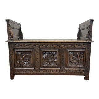 Early 20th Century Breton Storage Bench in Oak and Chestnut For Sale