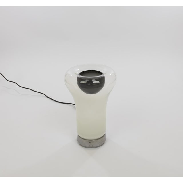 Saffo table lamp, designed by Angelo Mangiarotti for Artemide in 1967. The lamp consists of an aluminum base supporting a...