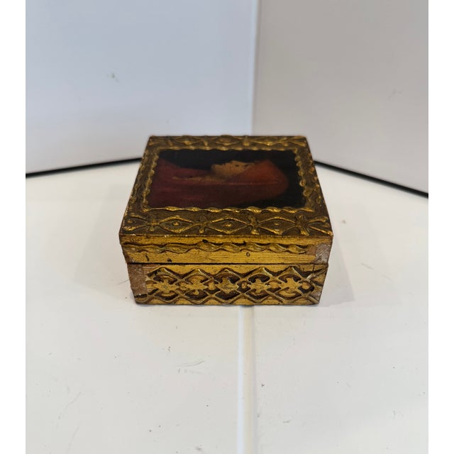 Portraiture Mid 20th Century Vintage Florentine Italian Trinket Box For Sale - Image 3 of 5