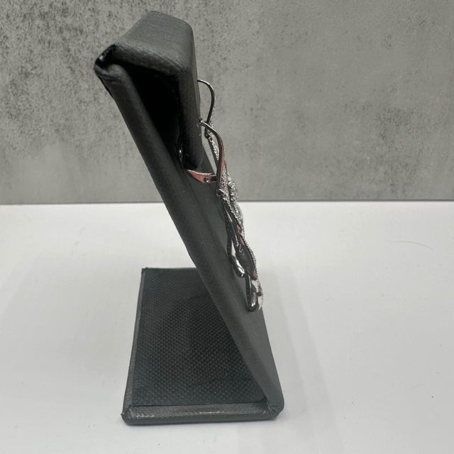 Contemporary Diamond Drop Earrings in 18kt White Gold - 1.2ctw Gh vs/Si Diamonds, Lever Backs, A Pair For Sale - Image 3 of 6