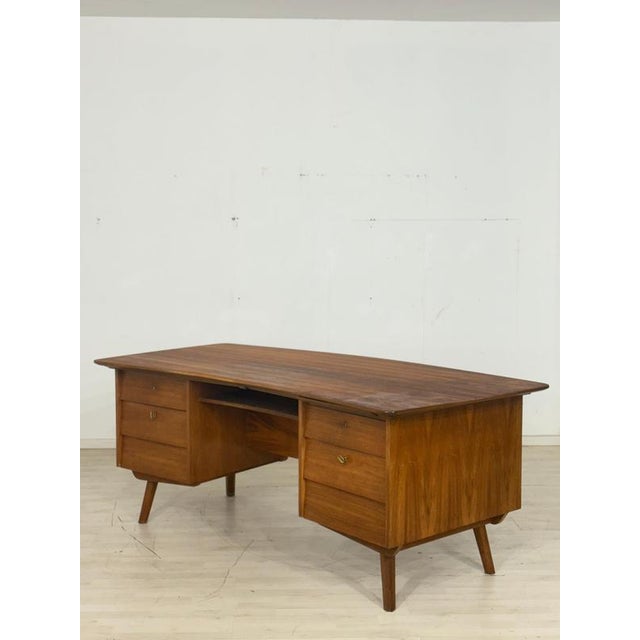 Vintage Desk in Pine For Sale - Image 6 of 10