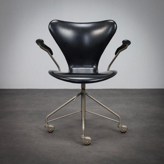 Model 3217 First Edition Office Chair by Arne Jacobsen for Fritz Hansen, 1950s For Sale - Image 12 of 12