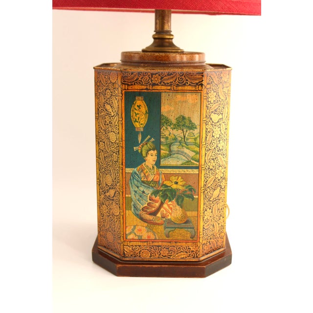 Mid Century Chinoiserie Tin Tea Canister Table Lamp - Lovely Artwork! 26 1/2” Tall x 8” Wide This lamp is in excellent...