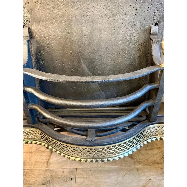 Early 19th Century Georgian Wrought Iron and Brass Fire Grate, 1810s For Sale - Image 3 of 10