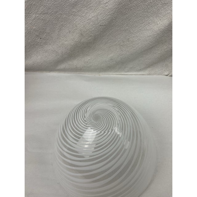 1960s Beautiful Murano White Swirl Mezzanine Filigrana Glass Bowl For Sale - Image 5 of 5