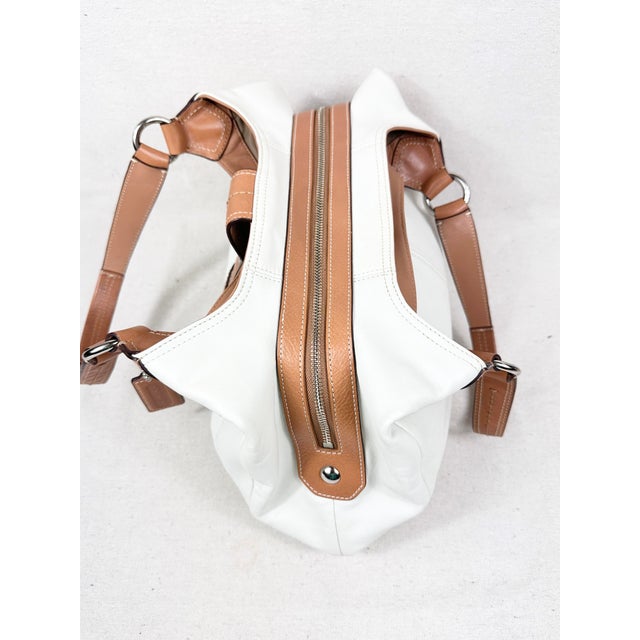 2000 - 2009 Vintage Y2k Coach Off-White & Tan Leather Soho Lynn Hobo Bag For Sale - Image 5 of 12