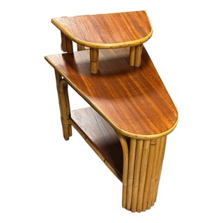 1950s Restored MCM Rattan & Mahogany 3-Tiered Vertically Stacked Rattan Wedge Table For Sale