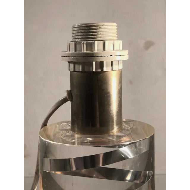 An important cylindrical table lamp, post-modernist, seventies, kinetic, pop, solid cylinder in transparent acrylic glass...