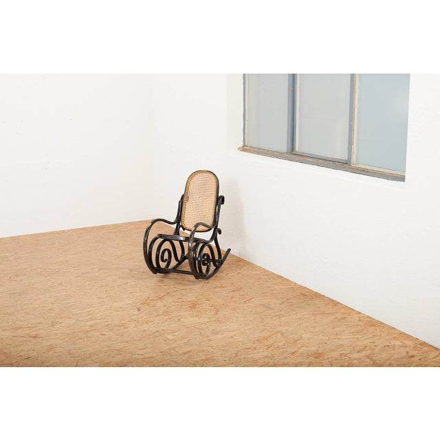 No. 10 Childrens Rocking Chair in Bentwood and Cane from Michael Thonet, 1860s For Sale - Image 11 of 13