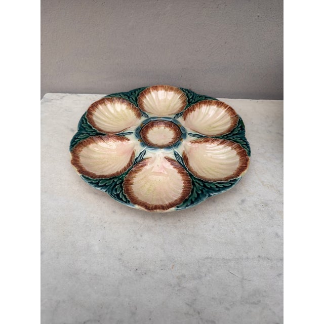 Majolica oyster plate Sarreguemines Digoin , circa 1920. 6 shells and space for the lemon on the center.