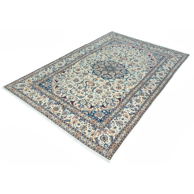 This magnificent hand-knotted Nain 9 La rug with silk content embodies the sophistication of traditional knotting art....