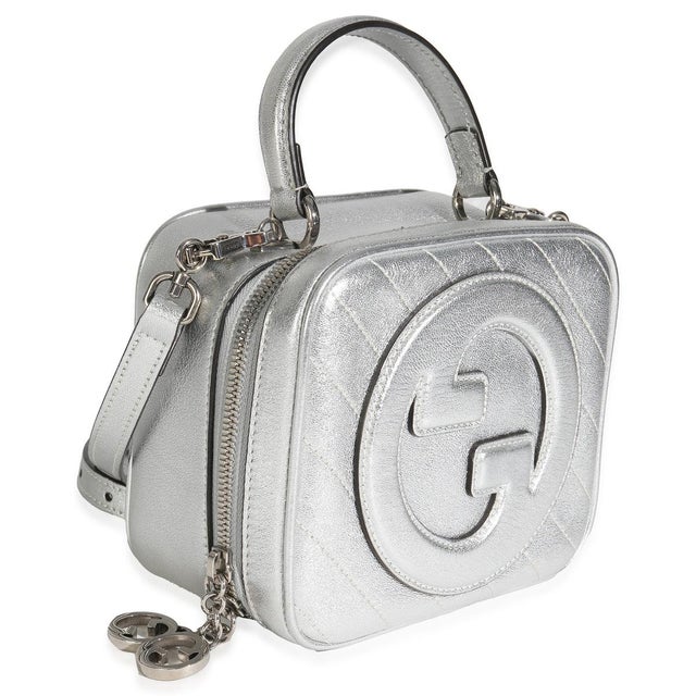 Contemporary Silver Metallic Sakai Be Green Calfskin Diagonal Stitched Blondie Top Hand For Sale - Image 3 of 9