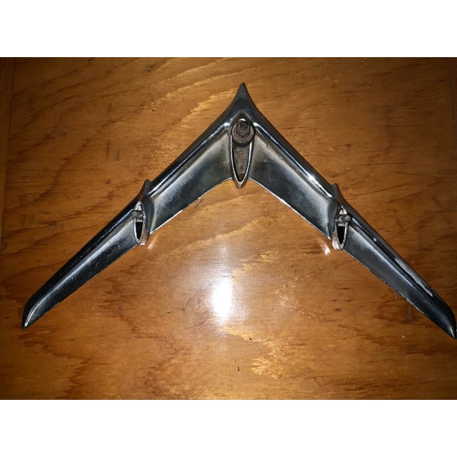 Add an authentic slice of 1950s Americana to your collection with this original mid-century space age hood ornament...