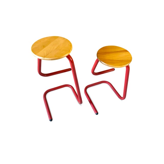 1980s Pair of 1980s Tubular Paperclip Bar Stools Attributed to Amisco For Sale - Image 5 of 9