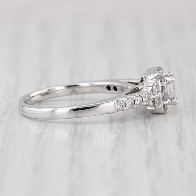 Metal 0.91ctw Princess Diamond Halo Engagement Ring 14k White Gold Size 7.75 For Sale - Image 7 of 8