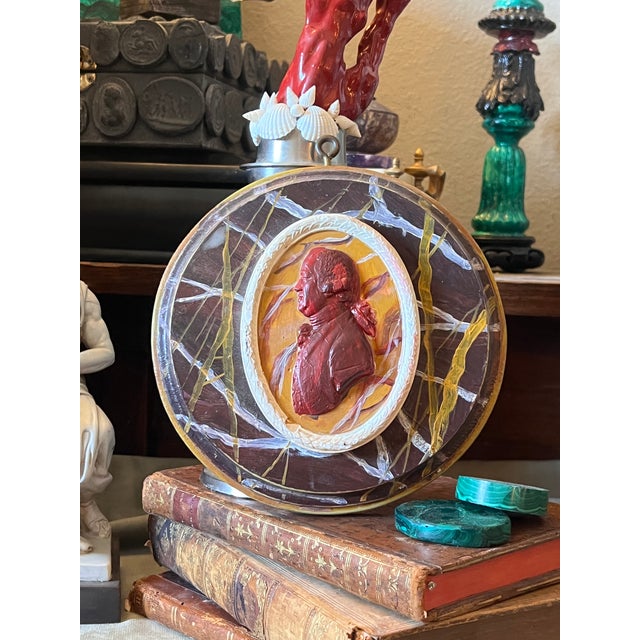 1950s Vintage Neoclassical Faux Marble Cameo Plaque With Painted Intaglio of Josiah Wedgwood I For Sale - Image 5 of 13