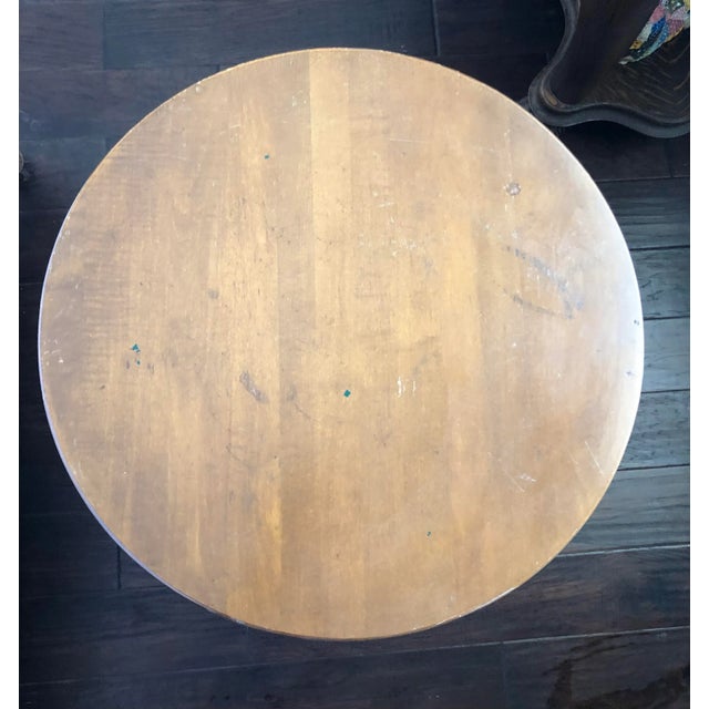 1950s Colonial Style Nutmeg Maple 2 Tier Round Side Table For Sale In Houston - Image 6 of 12
