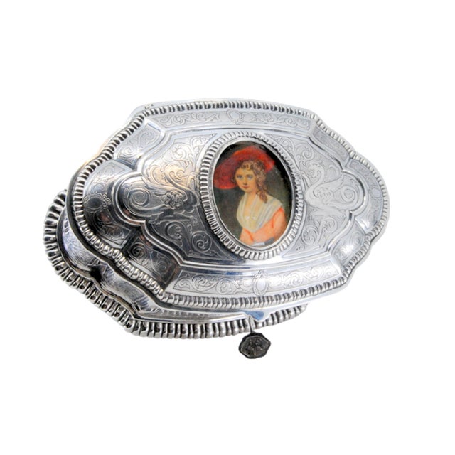Silver Jewelry Box with Friezes and Engraved Plant Motifs Surrounding an Ancient Lady For Sale - Image 12 of 13