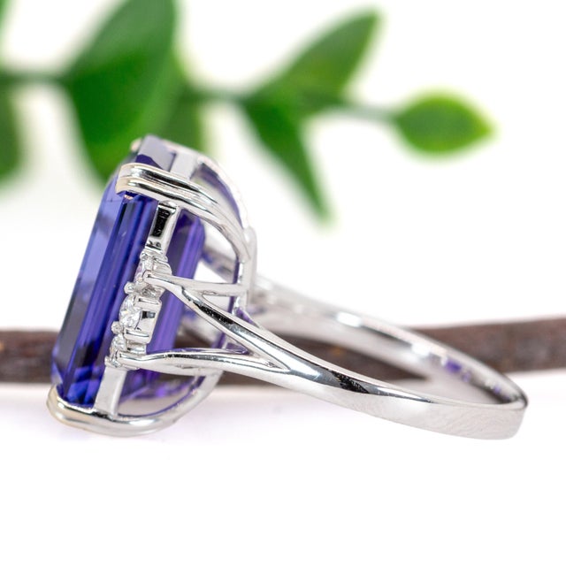 2020s 12cts Statement Tanzanite Ring with Natural Diamond Accents in 14k Gold Em 16x12mm, Size 6.75 For Sale - Image 5 of 7
