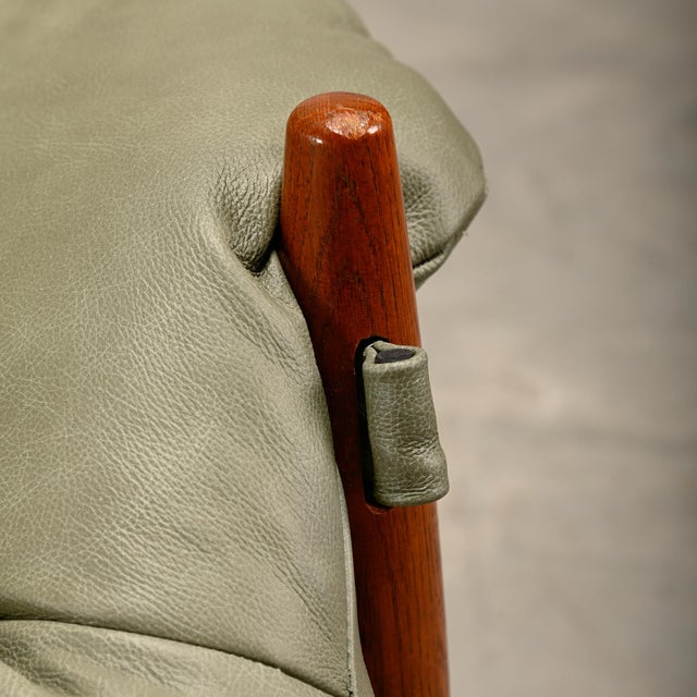 Set of Oak and Leather Lounge Chair in the style of Sergio Rodrigues and Jean Gillon, 1960s For Sale - Image 10 of 18