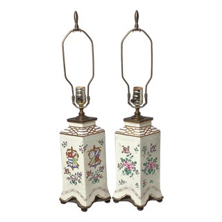 Early 20th Century Hand Painted Pair Samson Style Armorial Lamps - a Pair For Sale