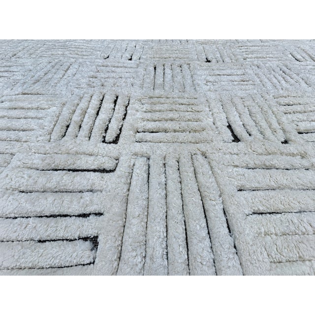Rh Basanti Rug – 9' × 12' Marled Ivory/Charcoal | Hand-Knotted Wool Blend | Contemporary Himalayan-Inspired Design For Sale In Columbus - Image 6 of 18