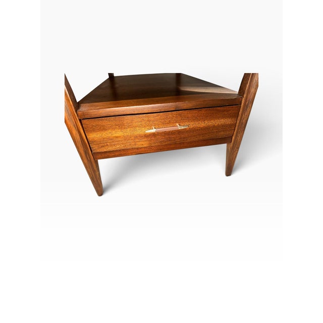 Broyhill Saga Collection 1960’s - Restored Vintage Mid-Century Modern Walnut Two-Tier Broyhill Saga End Table With Drawer & Original Hardware - Rare For Sale - Image 9 of 12