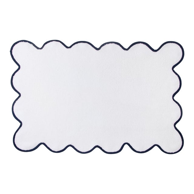 Kassatex x Chairish Scallop Tubmat, White/Navy For Sale